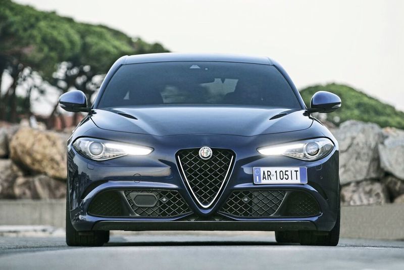 Alfa Romeos Giulia ist nicht nur eine elegante und moderne Limousine geworden, sie ist zudem in ihrer Quadrifoglio-Variante extrem hart, präzise und schnell. (Alfa Romeo)