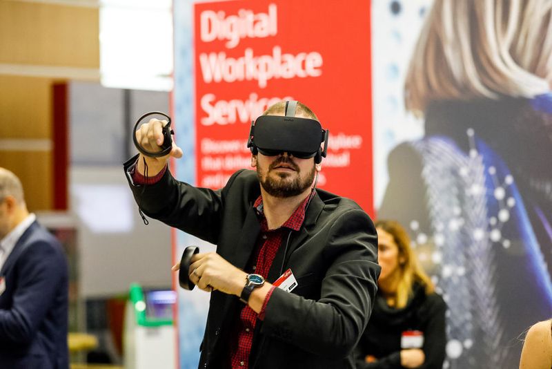 Auf dem Fujitsu Forum konnte auch in die virtuelle Realität eingetaucht werden. (Fujitsu)