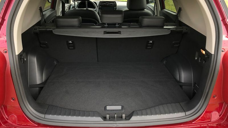 4. Der Kofferraum: : 720 statt 395 Liter im kurzen Tivoli fasst der Gepäckraum des Tivoli Grand. Somit steht dem Familienausflug nichts im Wege.  (Bild: Wehner - Vogel Communications Group)