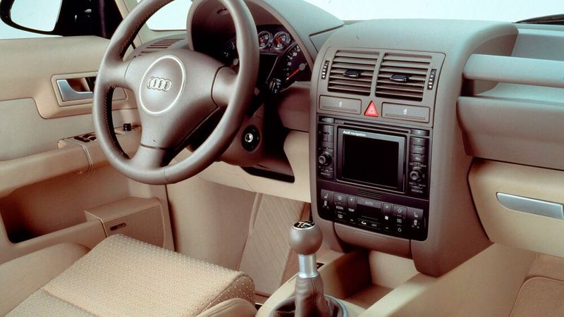 ...oder ein Navigationssystem und eine Klimaanlage bzw. Klimaautomatik. (Bild: Audi AG)