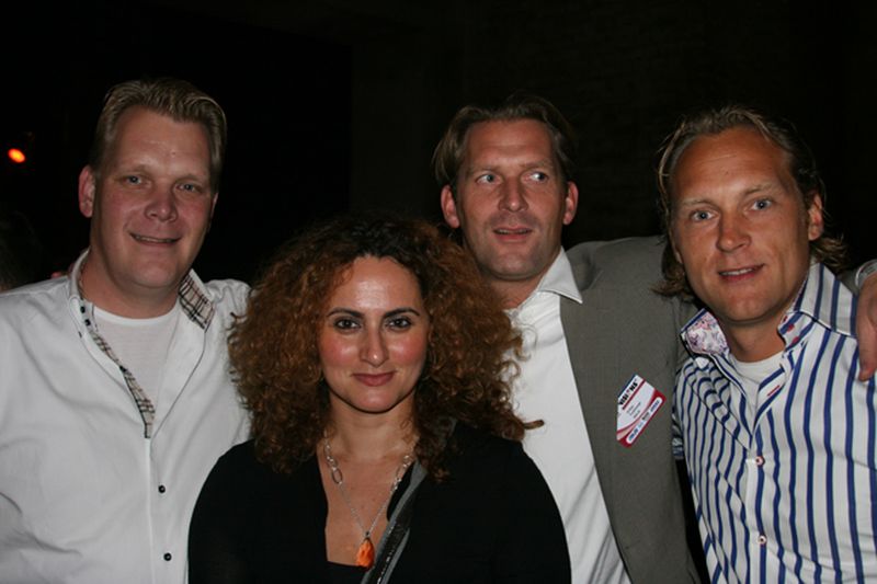 Michael Teuiten von Europeripherals mit Besa Agaj von IT-BUSINESS, Ulf Kilper und Bob Veldhof von Devil (Archiv: Vogel Business Media)