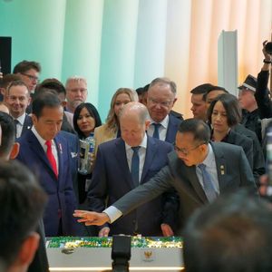 Der Rundgang der beiden Regierungschefs startet bei den Unternehmen aus Indonesien. Viele von ihnen präsentieren nachhaltige Ideen und heimische Produktionen.(Bild:  Sandro Kipar/VCG)