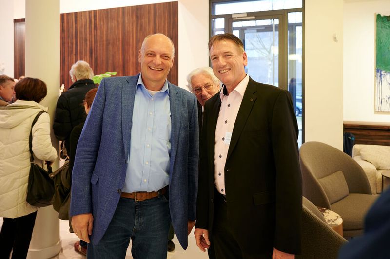 Impressionen vom ELEKTRONIKPRAXIS Frühlingsfest 2023 im Ketterer Kunst mit der Verabschiedung von Johann Wiesböck.  (Bild: © EYE AM CHRIS)