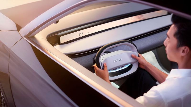 Auf dem schmalen Display werden nur die nötigen Infos dargestellt. (Bild: Yanfeng)