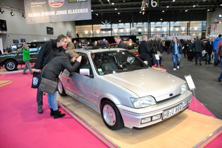 Eben noch in der heimischen Garage, jetzt bereits auf dem Verkaufsstand einer Oldtimermesse ... (Dominsky/»kfz-betrieb«)