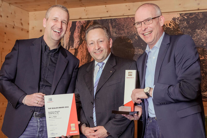 Mario Preusche holte den Top Dealer Award für das Bautzener Seat-Autohaus Roschk in der „Aufsteigerwertung“ ab. (Seat)