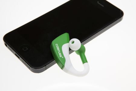 Begleiter: In Verbindung mit einem Smartphone als einfacher Begleiter lässt sich earconnect in der Sportmedizin einsetzen. (Bild: Cosinuss)