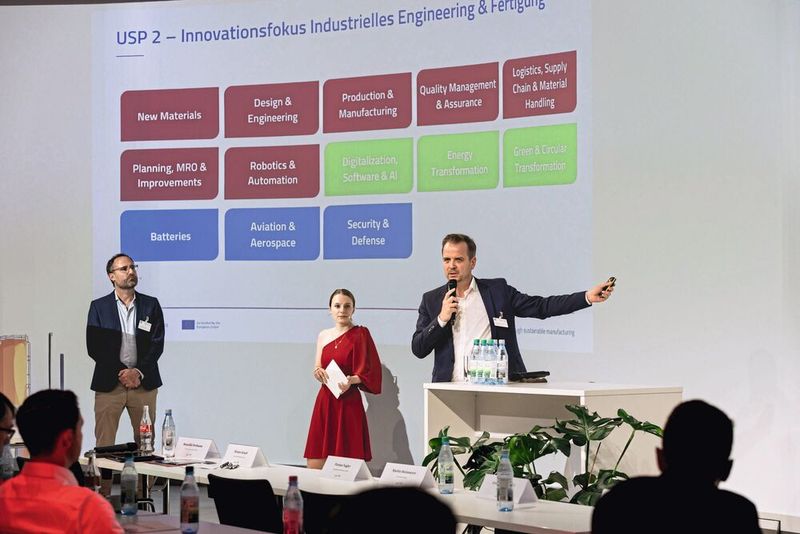 Bei den Start-up-Sessions hatten die Speaker vier Minuten Zeit ihre Lösung zu präsentieren. (Bild: Stefan Bausewein)