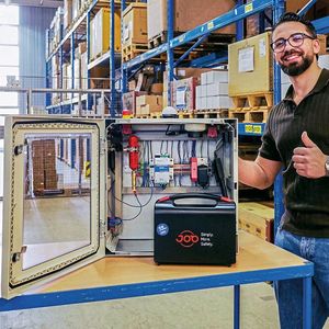 Das kompakteste automatische Löschsystem der Welt: statt auf einen Rauchmelder zu warten, bekämpft es das Feuer an seinem Ursprungsort, im Moment seiner Entstehung. (Bild:  Carl Geisser)