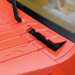 Die Lüftungsklappen unter der Frontscheibe lassen sich mechanisch öffnen und schließen.(Bild:  Citroën)