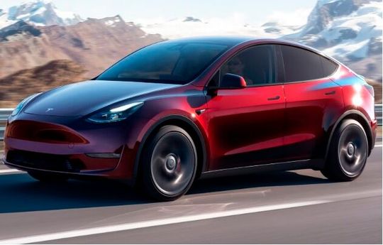 Abwarten! Tesla genießt nach einer längeren Durststrecke wieder deutlich mehr Nachfrage. Vor allem das Modell Y (im Bild) ist wieder beliebter geworden. Aufgrund des Rückenwinds denkt man nun an den Ausbau der Kapazitäten in Grünheide. Ein Experte steht dem kritisch gegenüber ...(Bild:  Tesla)