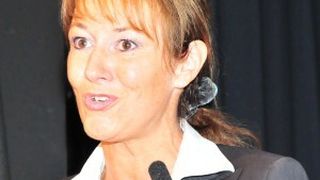 Schulleiterin Sylvia Gerl verabschiedete die BFC-Absolventen des Jahrgangs 2012. (Foto: Büttner)