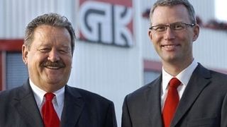 Unternehmensgründer Georg Kaufmann (links) hat die Geschäftsführung der der Georg Kaufmann Formenbau AG an Dr. Nikolaus Kudlik übergeben. Bild: Georg Kaufmann Formenbau (Archiv: Vogel Business Media)