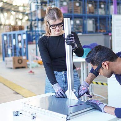 Die Smart Glasses mit Ich-Perspektive können dabei helfen, Fachwissen zu erfassen, bevor es verloren geht. (Bild: Fraunhofer IPK)