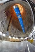 Abnahme des letzten Dipol-Magneten im LHC.  (Bild: CERN)