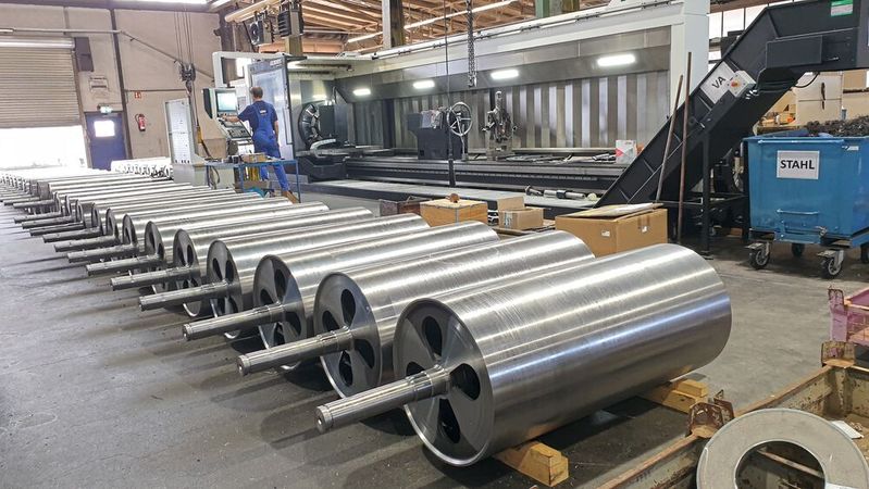 Viele Kunden von MBM kommen aus der Kunststoffindustrie. Hier werden beheizbare Walzen gefertigt, die zur Herstellung von Plastikfolien benötigt werden. (Bild:  Ingersoll)