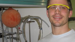 Thomas Magauer hat ein neues Antibiotikum synthetisiert, das sich gegen resistente Keime einsetzen lässt.  (Bild: privat)