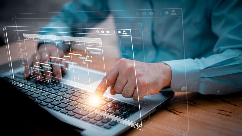 Mit nur einem Knopfdruck bequem an nötige Informationen kommen? In vielen Unternehmen ist dies deutlich komplizierter. (Bild:  Oatakoi - stock.adobe.com)