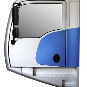 Detailbild, der von Rhein Composite gelieferten Krantür, hergestellt im Druck-RTM-Verfahren.