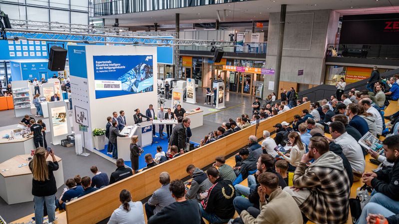 The AMB Stage features a different focus topic on each day of the exhibition – on Wednesday, 16 September, the spotlight will be on ‘AI in Manufacturing’, with a programme by VDMA and a panel discussion organised by WIN-Verlag.(Source:  Valentin Marquardt/ Messe Stuttgart)