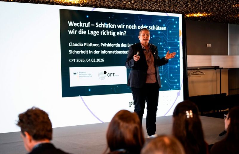 Claudia Plattner, Präsidentin vom BSI, bei ihrer Keynote. (Bild: Marie Pietruschka/Ftapi)