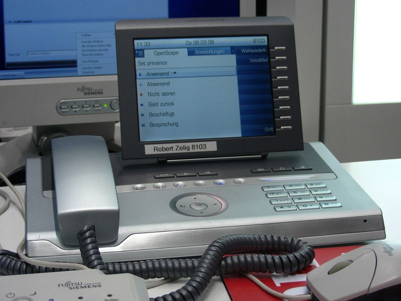 „Openstage“ lautet die Bezeichnung der Siemens-Telefone, mit denen sich auch Videokonferenzen aufsetzen und steuern lassen. (Archiv: Vogel Business Media)