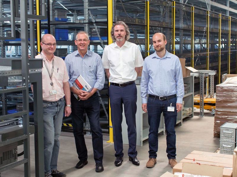 „Wir arbeiten jetzt schneller und flexibler“, freut sich Holger Landmann (2.v.r.), Einkaufsleiter bei Witt-Gasetechnik, neben (v.l.n.r.) Arthur Aul, Logistikleiter bei Witt, Andreas Bücker, Geschäftsführer von Dobülog, und Simon Konitzer, Berater bei Dobülog. (Dobülog)