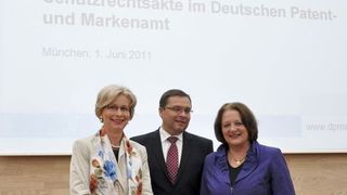 Präsidentin Cornelia Rudloff-Schäffer, Gregor Pillen, IBM Deutschland GmbH, Sabine Leutheusser-Schnarrenberger, Bundesministerin der Justiz (Archiv: Vogel Business Media)