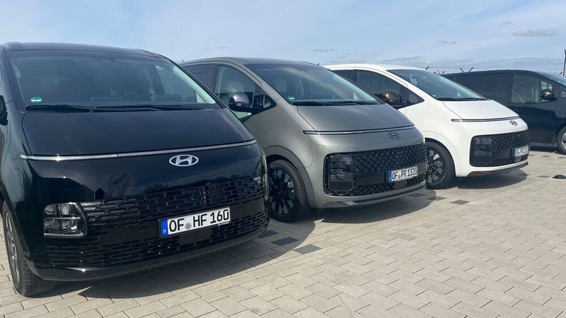 Hyundai bietet den Staria jetzt auch als Neunsitzer an. (Bild: Simon – VCG)