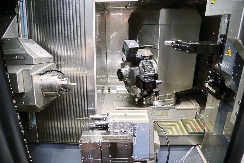 Die Swissdeco 36 TB stellt Tieflochbohrungen mit ihren unverzichtbaren B- und Z2-Achsen sowie dem praktischen Fluidmodul direkt neben der Maschine problemlos her.  (Anne Richter, SMM)