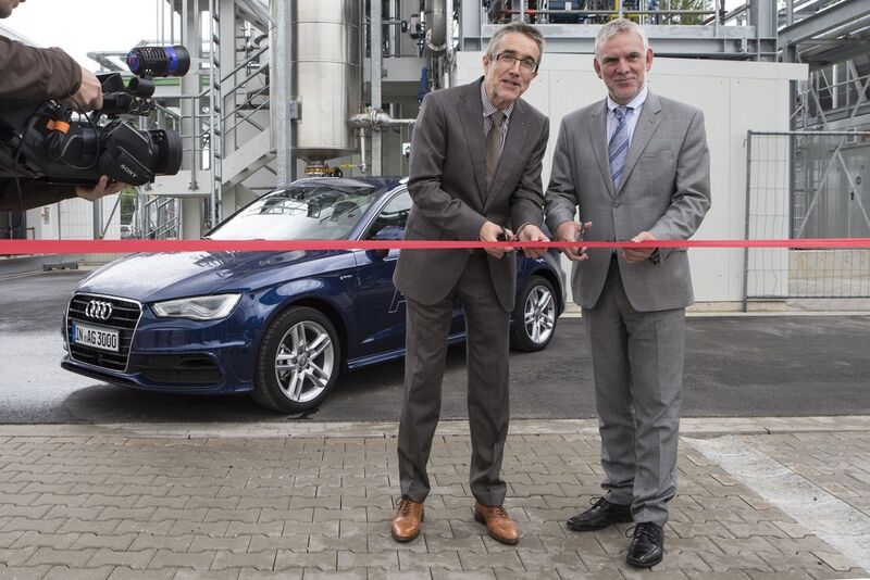 „Mit dem heutigen Tag unternimmt Audi einen großen Schritt in die Mobilität der Zukunft“, sagte Heinz Hollerweger bei der Einweihung der Power-to-Gas Anlage. (Bild. Audi)