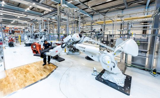 Erweiterungsbau mit modernster automatisierter Fertigungstechnologie soll im November 2023 eröffnet werden. Erweiterungsbau mit modernster automatisierter Fertigungstechnologie soll im November 2023 eröffnet werden.