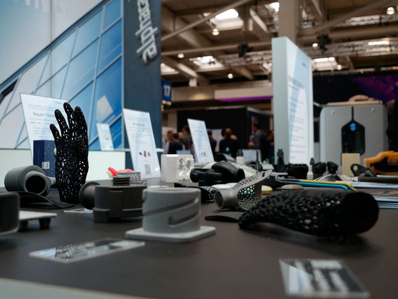 Seit mehr als 30 Jahren bietet alphacam die komplette Produkt- und Leistungspalette rund um 3D-Druck und additive Fertigung an. Zu den Leistungen gehören Vertrieb, Beratung und Service für industrielle 3D-Drucker und Additive Manufacturing-Anlagen. (Bild: Sandro Kipar/VCG)