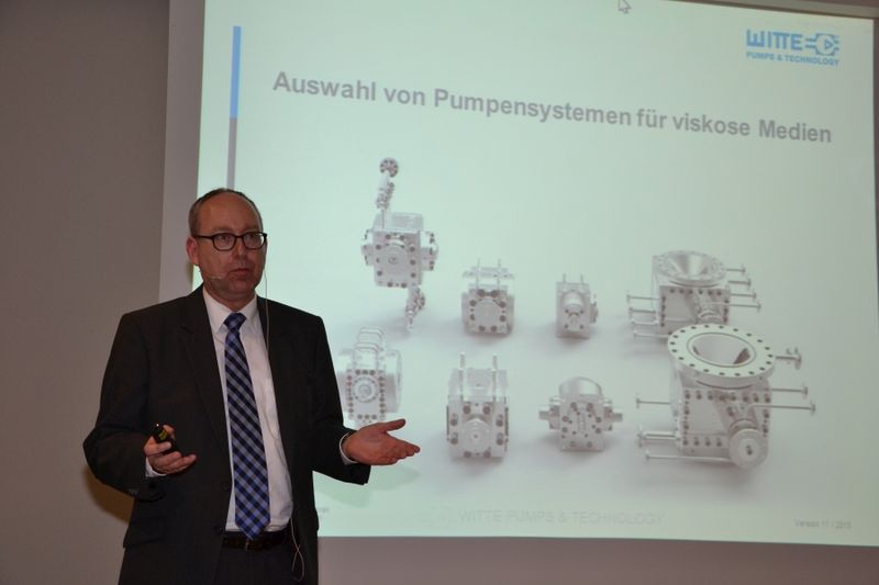 Zahnradpumpen-Experte Dr. Sven Wieczorek, Witte Pumps and Technology, zeigte auf, wie wichtig es ist, sich Scherkurven genau anzusehen, wenn es um die Förderung viskoser Medien geht. (Bild: Bausewein/PROCESS)