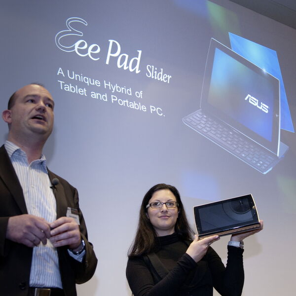 Eine ausfahrbare Tastatur macht aus dem Touch-Tablet Eee Pad von ASUS ein Notebook. (Archiv: Vogel Business Media)
