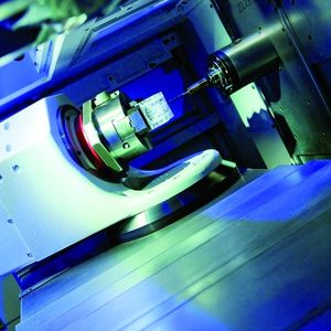 Bild 2: Herzstück des Transfersystems ist die B/C-Achse: Die C-Achse beschleunigt mit 1,4 g auf die maximale Drehzahl von 500 min—1.