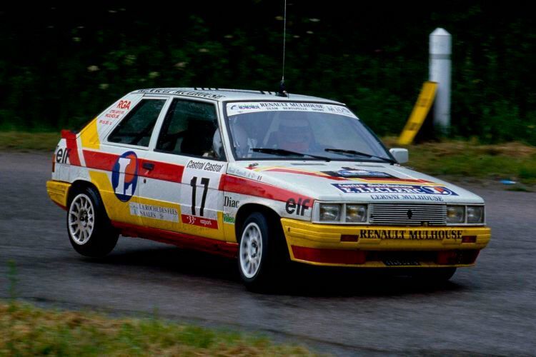 Dem R11 Turbo war zudem eine Rallyekarriere mit Siegen in der Gruppe N bei der Tour de Corse und der Rallye Monte Carlo beschieden. (Renault)