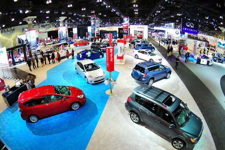 Auf der Messe sind traditionell die ausländischen Hersteller stark vertreten, während sich die US-Autobauer die Highlights für Detroit aufheben. (Foto: LA Auto Show)