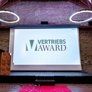 Bereits zum 17. Mal hat die »kfz-betrieb«-Redaktion gemeinsam mit den Sponsoren CG Car-Garantie Versicherungs-AG und Santander Consumer Bank AG den Vertriebs Award verliehen.