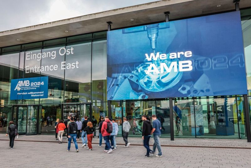 Die Besucher strömten am 10. September 2024, um den Start der 21. AMB nicht zu verpassen. (Bild: Landesmesse Stuttgart)