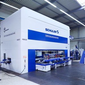 Seit Dezember 2015 steht bei Fischer & Kaufmann in Finnentrop eine 1600 t starke Presse mit Twin-Servo-Technologie von Schuler.