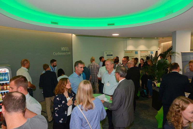 Zwischen den Vorträgen konnten sich die Fachbesucher mit den Vortragenden austauschen und Kontakte knüpfen.  (J. Untch / Vogel Communications Group GmbH & Co. KG)