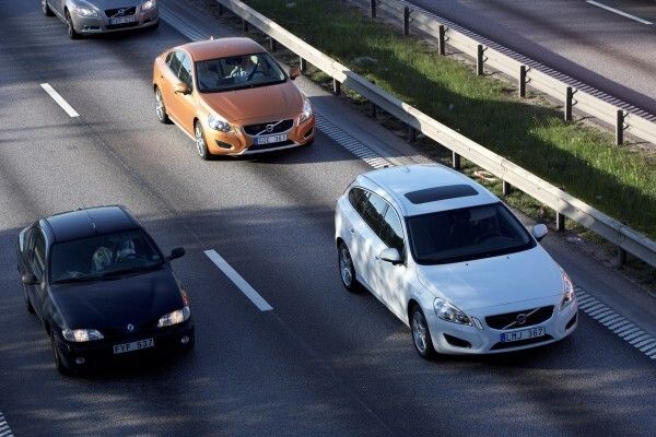 utonom fahrende Autos können zur Senkung von Infrastrukturkosten beitragen und das Leben in der Stadt in vielfältiger Weise bereichern, etwa durch die Verringerung von Emissionen, die Steigerung der Luftqualität und die Erhöhung der Verkehrssicherheit.  (Volvo)