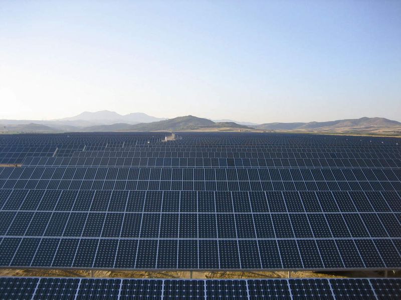 Die aus kristallinen Modulen der Firma Aleo Solar bestehende Freilandanlage Vidana mit vier Megawatt Leistung ist nur eines von vielen Solarkraftwerken in Spanien.  Bild: Aleo Solar (Archiv: Vogel Business Media)