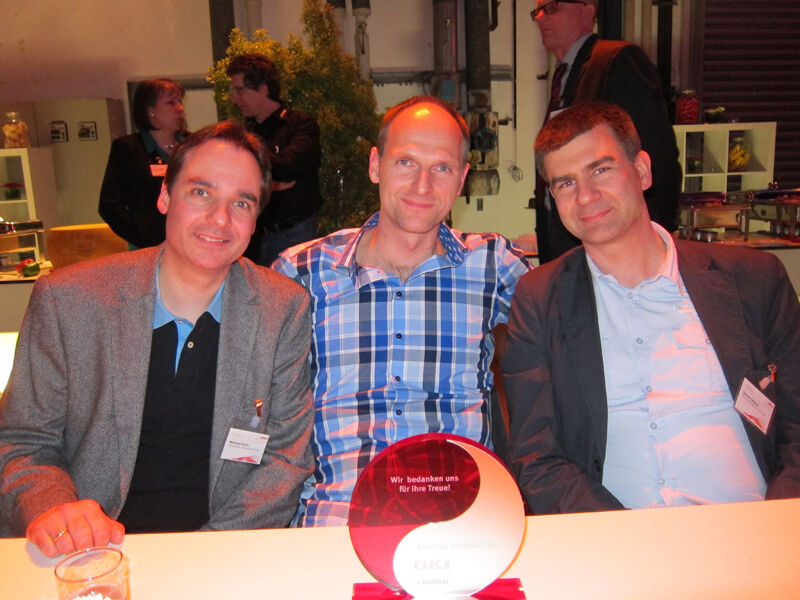 (v. l.) Michael Goltz, OKI, mit Marco Eckstein, bluechip, und Oliver Oehme, Oliver Oehme EDV-Service    (Bild: IT-BUSINESS)
