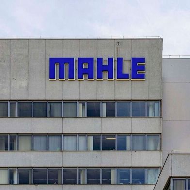Mahle, Hersteller von Klimasystemen für Autos, will seinen Standort in Neustadt an der Donau schließen. Weil sich bisher nichts in Richtung IG-Metall-Forderungen bewegt, sind die Mitarbeiter quasi geschlossen in einen unbefristeten Streik getreten ... (Bild: Mahle)