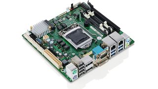 Fujitsu D3433-S: Das Board für den Dauerbetrieb und erweiterten Temperaturbereich mit Intels Q170-Chipsatz unterstützt bis zu drei unabhängige Displays sowie out-of-band-Management via Intels vPRO 2015 und Intels AMT 11.0. (Bild: Studio Messlinger/Fujitsu)