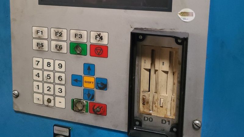 Dieses Bearbeitungszentrum bootet seine Steuerung von Diskette. CBL Datenrettung konnte dies wieder ermöglichen, und die CNC-Maschine war weiter nutzbar.(Bild:  CBL Datenrettung.)