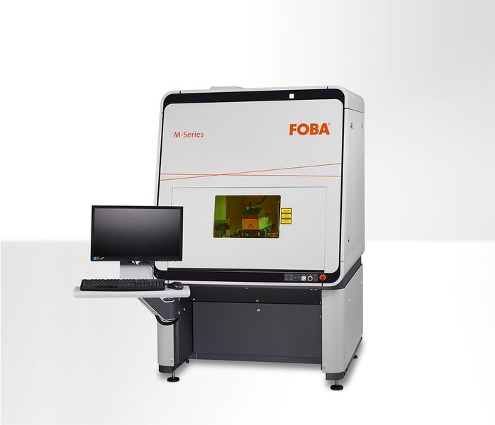 Foba M3000: ein Markierarbeitsplatz mit integrierter Kamera, der die optische Bauteilkontrolle und Markierausrichtung im Rahmen eines geschlossenen Lasermarkierprozesses ermöglicht. (Foba Laser Marking)