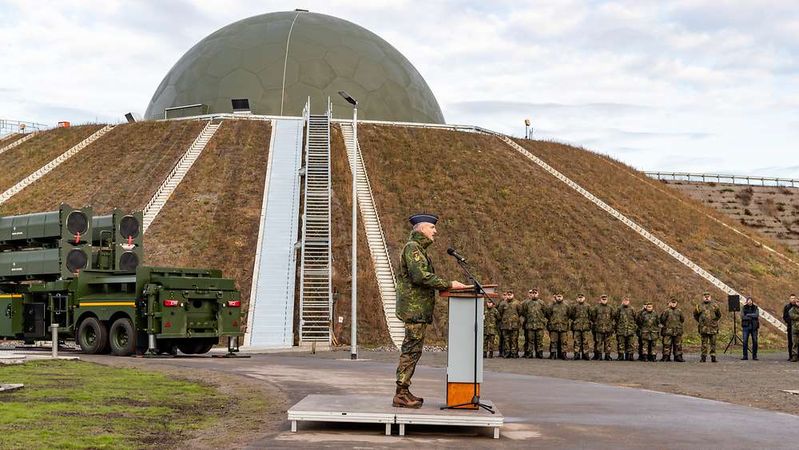 The Inspector of the Air Force, Lieutenant General Holger Neumann, announced in December 2025 the Initial Operating Capability of the Arrow missile defence system to soldiers at Annaburger Heide.(Source:  Bundeswehr/Francis Hildemann)